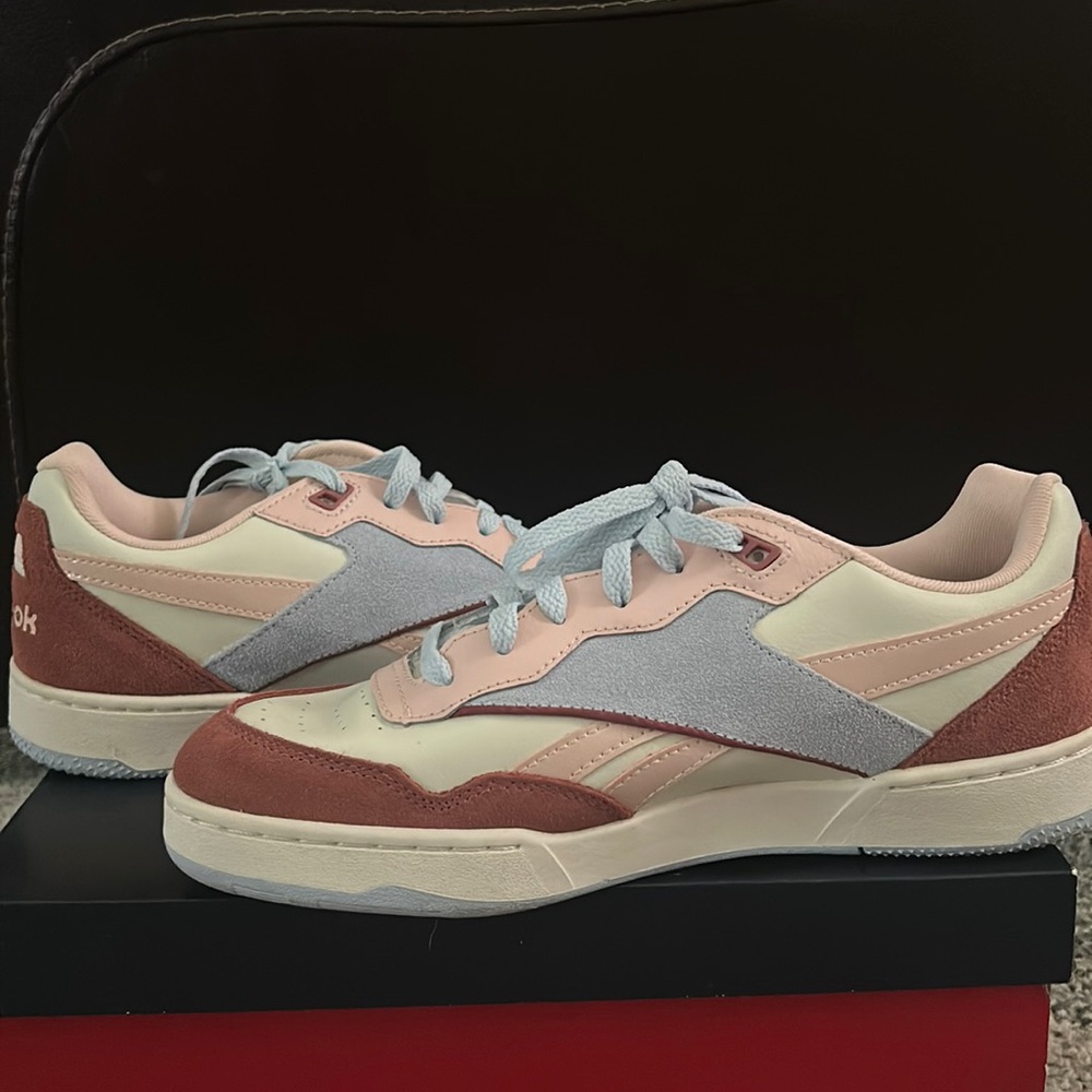 Reebok womens BB 4000 2 shoe